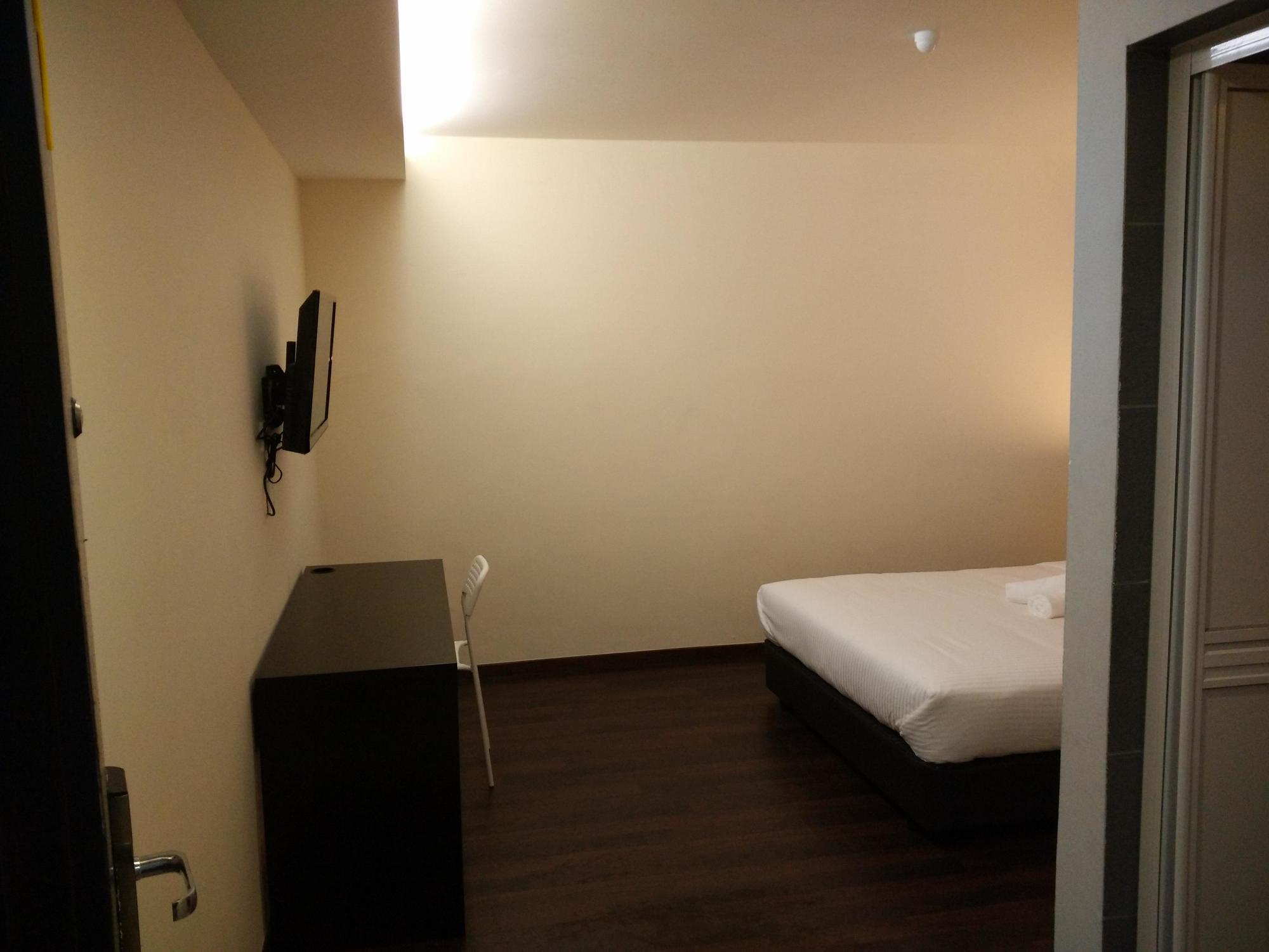 Dream Garden Hotel Кланг Экстерьер фото