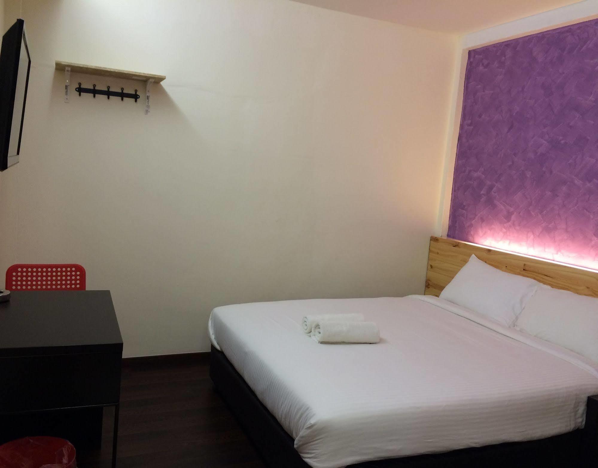 Dream Garden Hotel Кланг Экстерьер фото